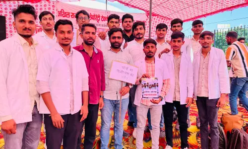 Barmer: शहीद स्मारक पर लैब टेक्नीशियनों का धरना प्रदर्शन Barmer: शहीद स्मारक पर लैब टेक्नीशियनों का धरना प्रदर्शन