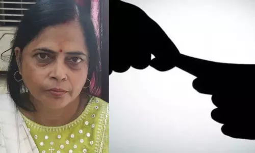 Bareilly: प्राथमिक स्कूल की प्रधानाध्यापिका रिश्वत लेते रंगे हाथ पकड़ी गई