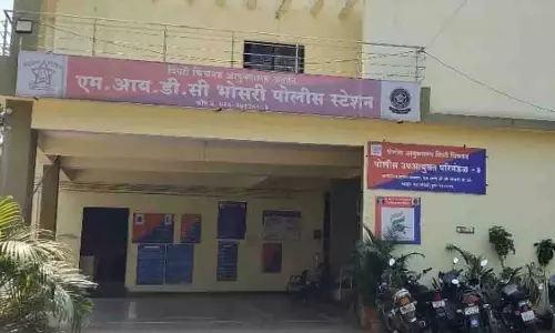 Pimpri-Chinchwad: सामाजिक कार्य के नाम पर 2.65 करोड़ रुपये की ठगी का खुलासा Pimpri-Chinchwad: सामाजिक कार्य के नाम पर 2.65 करोड़ रुपये की ठगी का खुलासा