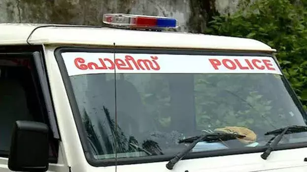 Kerala: कन्नूर SHO पर वर्कशॉप मालिक ने मारपीट का आरोप Kerala: कन्नूर SHO पर वर्कशॉप मालिक ने मारपीट का आरोप