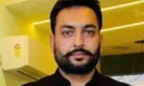 Mohali bank के शौचालय में इमिग्रेशन एजेंट ने खुद को गोली मारी Mohali bank के शौचालय में इमिग्रेशन एजेंट ने खुद को गोली मारी
