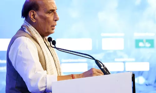 यात्रा नारी शक्ति का एक चमकदार प्रतीक है: Rajnath Singh ने समुद्र प्रदक्षिणा को हरी झंडी दिखाई