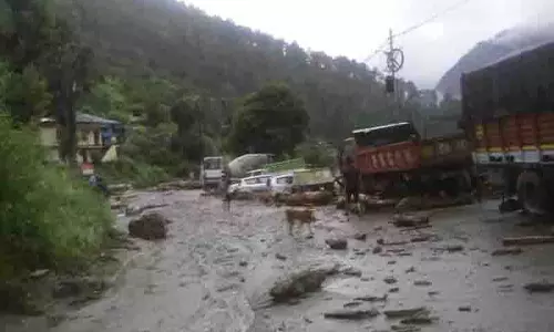 अलग-थलग पड़े Seraj के ग्रामीणों ने सरकार से सेवाएं फिर से शुरू करने का आग्रह किया