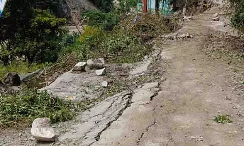 Banjar का संपर्क टूटा, बुनियादी सेवाएं बाधित, लेकिन नेताओं ने संकट की ओर आंखें मूंद लीं