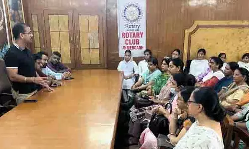 Ludhiana: प्रशासन ने क्षेत्र में आत्महत्या की घटनाओं पर अंकुश लगाने के लिए अभियान शुरू किया Ludhiana: प्रशासन ने क्षेत्र में आत्महत्या की घटनाओं पर अंकुश लगाने के लिए अभियान शुरू किया