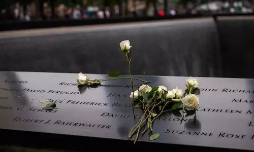 New York में 9/11 के हमलों को विभाजित पृष्ठभूमि में मनाया गया
