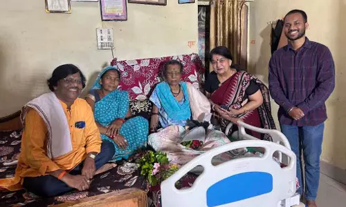संगीत विवि की कुलपति डॉ शर्मा मिलीं पंडवानी गुरु तीजन बाई से संगीत विवि की कुलपति डॉ शर्मा मिलीं पंडवानी गुरु तीजन बाई से