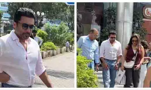 Suriya-Jyothika मुंबई में एक साथ घूमते हुए मुस्कुरा रहे हैं Suriya-Jyothika मुंबई में एक साथ घूमते हुए मुस्कुरा रहे हैं