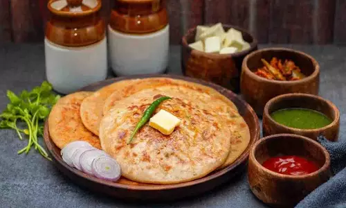 ब्रेकफास्ट के लिए बेस्ट ऑप्शन: बनाएं टेस्टी और हेल्दी पनीर पराठा