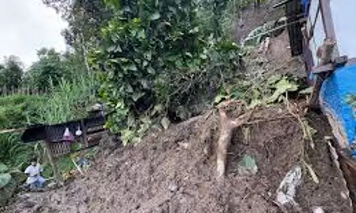 Sikkim : गेजिंग-बर्मिओक में भूस्खलन में दबकर महिला की मौत