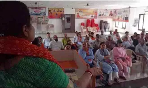 Priya Sethi ने कार्यकर्ताओं से बाढ़ प्रभावित परिवारों की अधिकतम मदद करने को कहा Priya Sethi ने कार्यकर्ताओं से बाढ़ प्रभावित परिवारों की अधिकतम मदद करने को कहा