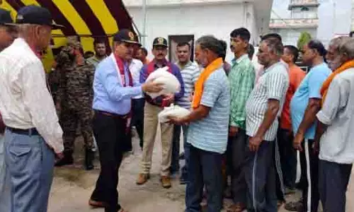 JKESL, टाइगर डिवीजन ने बाढ़ प्रभावित परिवारों को मानवीय सहायता प्रदान की