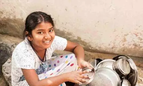 छात्रों को अपने बर्तन खुद धोने को कहा गया;  Ashram school अधीक्षक निलंबित