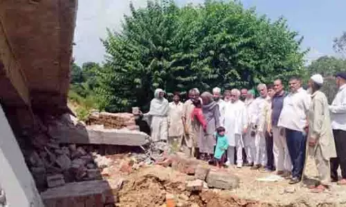 Sadhotra ने खीरी में जमीन धंसने पर चिंता जताते हुए परिवारों के पुनर्वास की मांग की Sadhotra ने खीरी में जमीन धंसने पर चिंता जताते हुए परिवारों के पुनर्वास की मांग की
