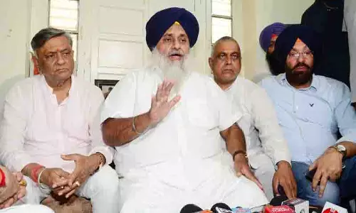 Sukhbir Badal ने सरहाली पंथ प्रमुख को सहायता की पेशकश की