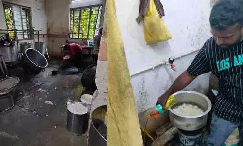 Telangana: खाद्य सुरक्षा निरीक्षण से स्वच्छता संबंधी समस्याएं उजागर हुईं Telangana: खाद्य सुरक्षा निरीक्षण से स्वच्छता संबंधी समस्याएं उजागर हुईं