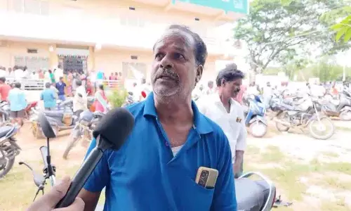 Revanth Sarkar के खिलाफ किसानों का गुस्सा Revanth Sarkar के खिलाफ किसानों का गुस्सा