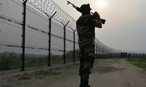 BSF, एसएसओसी ने फाजिल्का में 27 पिस्तौल और भारी मात्रा में गोला-बारूद बरामद किया BSF, एसएसओसी ने फाजिल्का में 27 पिस्तौल और भारी मात्रा में गोला-बारूद बरामद किया