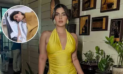 Ragini MMS अभिनेत्री करिश्मा शर्मा चलती मुंबई लोकल ट्रेन से कूद गईं