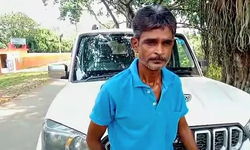 Murshidabad में कार लेकर नेपाल जाने पर ड्राइवर मुश्किल में