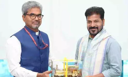 तेलंगाना रेल परियोजनाओं को गति देने SCR GM ने की CM से मुलाकात