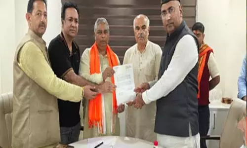 जम्मू-कश्मीर: गुलाम अली खटाना ने बाढ़ राहत के लिए दिए 3 करोड़