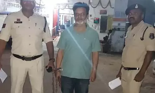 सट्टा कारोबार पर पुलिस की कार्रवाई, आरोपी गिरफ्तार सट्टा कारोबार पर पुलिस की कार्रवाई, आरोपी गिरफ्तार