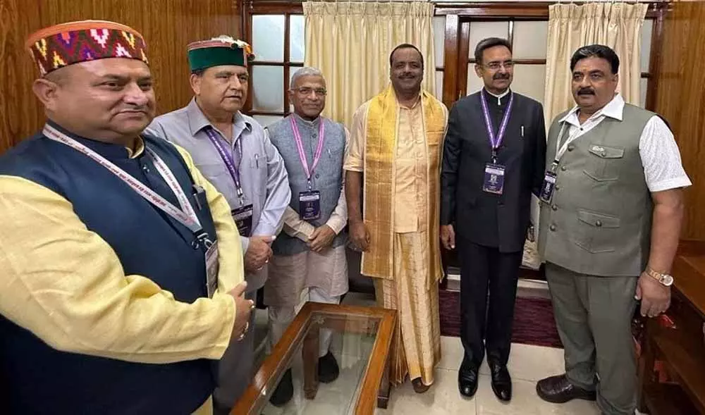 Chandigarh: बेंगलुरु में हरियाणा विधानसभा का अभिनंदन, शाबाशी से हुआ स्वागत Chandigarh: बेंगलुरु में हरियाणा विधानसभा का अभिनंदन, शाबाशी से हुआ स्वागत