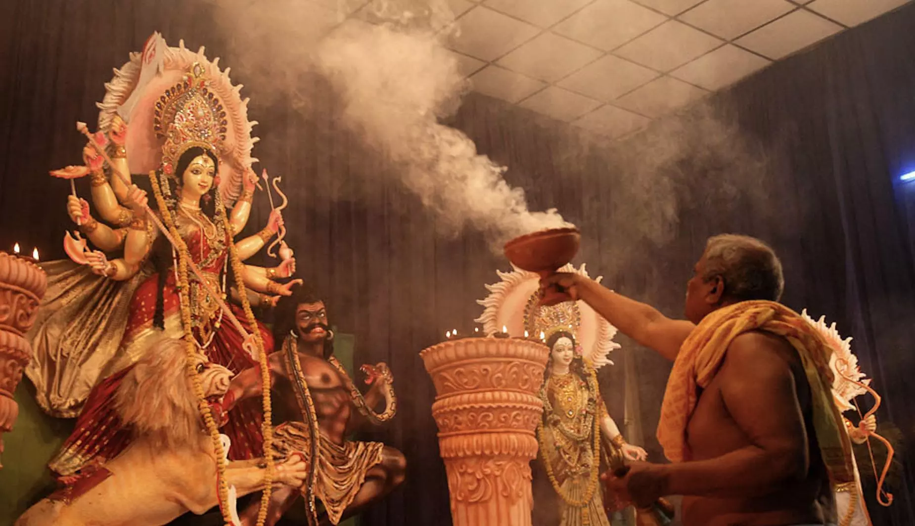 दुर्गा पूजा में करें ये विशेष उपाय, घर में कभी नहीं होगी धन की कमी दुर्गा पूजा में करें ये विशेष उपाय, घर में कभी नहीं होगी धन की कमी