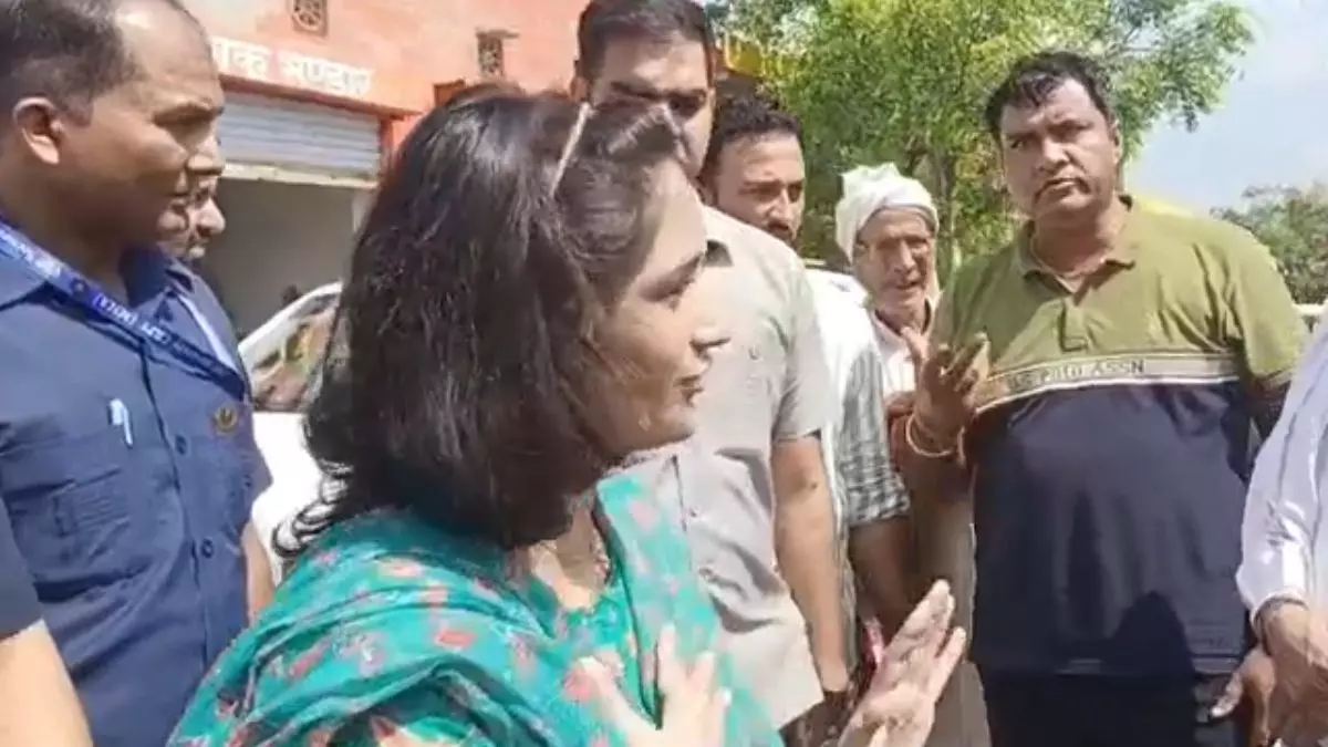 Jind: विनेश फोगाट पर सरपंच का तीखा हमला Jind: विनेश फोगाट पर सरपंच का तीखा हमला