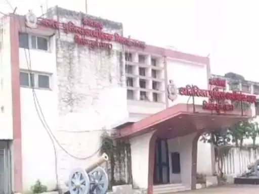 सब इंस्पेक्टर के साथ लूट, मोबाइल छीनकर फरार हुए बदमाश सब इंस्पेक्टर के साथ लूट, मोबाइल छीनकर फरार हुए बदमाश