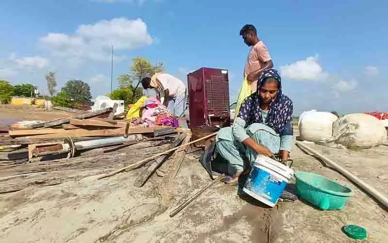 Punjab बाढ़, घर मलबे में तब्दील, गुरुद्वारा बना उसका नया पता Punjab बाढ़, घर मलबे में तब्दील, गुरुद्वारा बना उसका नया पता