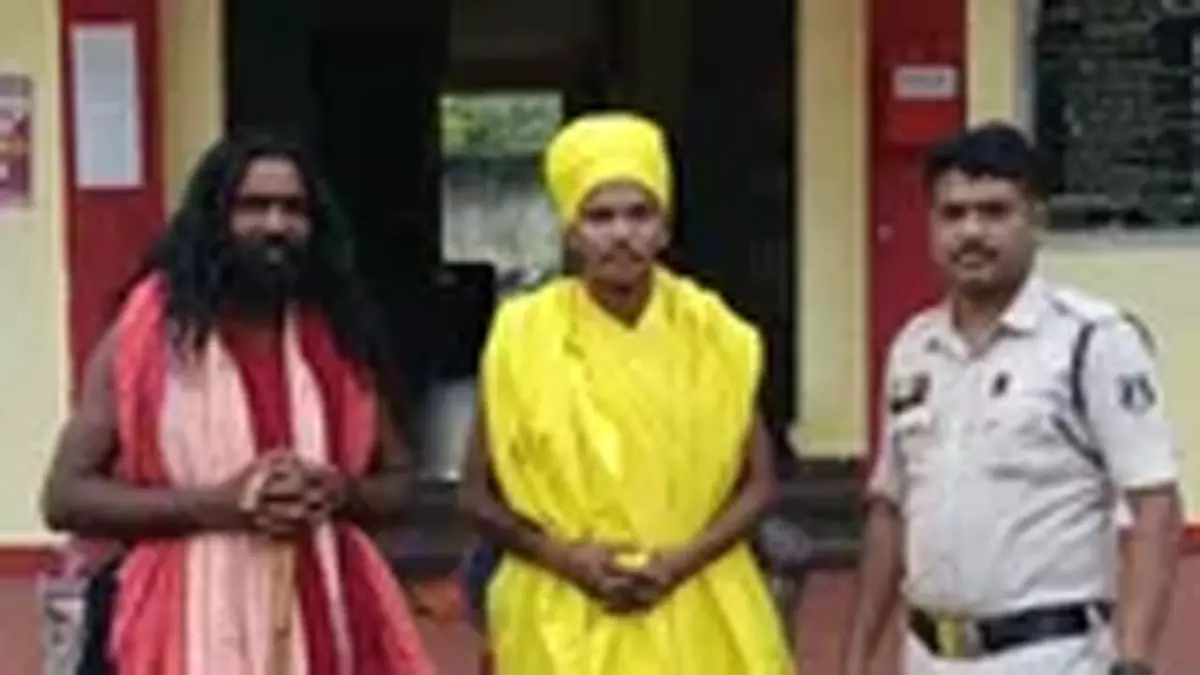 फर्जी साधुओं की हुई गिरफ्तारी, घूम-घूमकर करते थे चोरी फर्जी साधुओं की हुई गिरफ्तारी, घूम-घूमकर करते थे चोरी