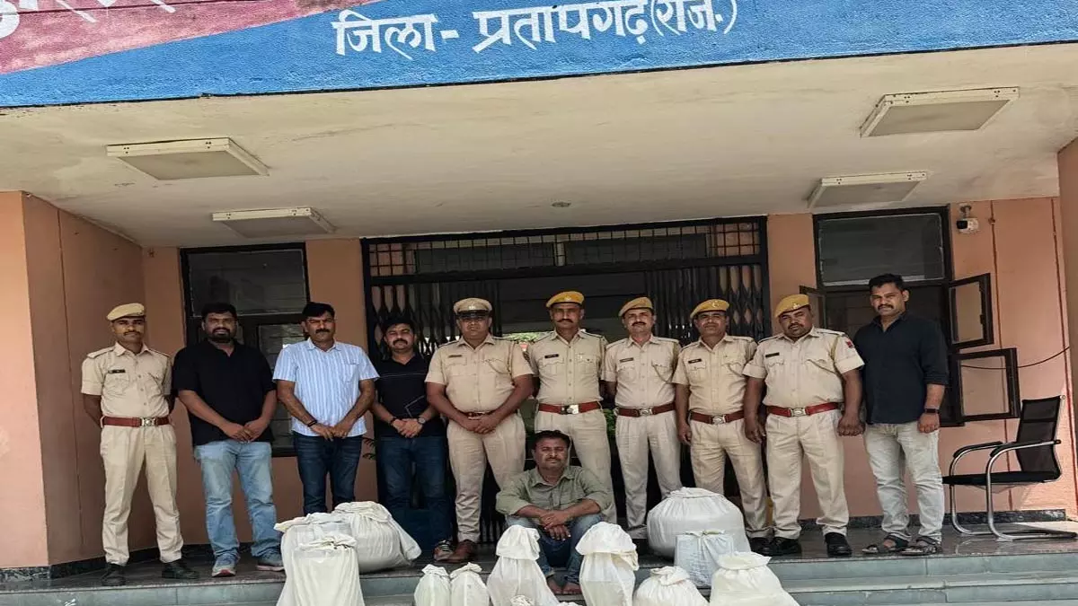 Pratapgarh में 50 करोड़ की एमडी ड्रग फैक्ट्री का भंडाफोड़ Pratapgarh में 50 करोड़ की एमडी ड्रग फैक्ट्री का भंडाफोड़