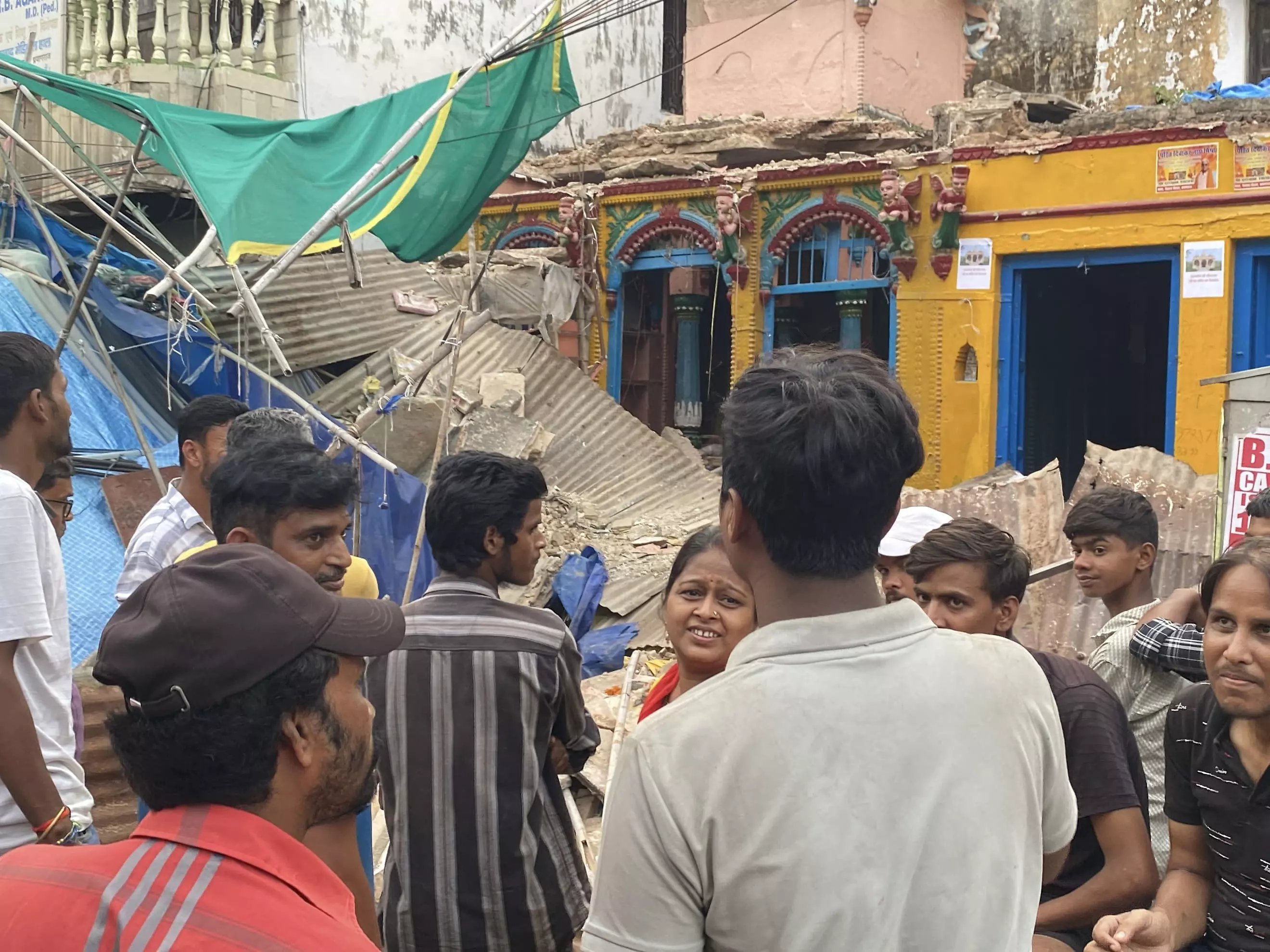 Prayagraj: मंदिर गिरने से प्रयागराज में त्रासदी, एक की जान गई Prayagraj: मंदिर गिरने से प्रयागराज में त्रासदी, एक की जान गई