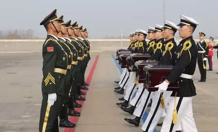 दक्षिण कोरिया ने कोरियाई युद्ध में मारे गए 30 चीनी सैनिकों के अवशेष लौटाए दक्षिण कोरिया ने कोरियाई युद्ध में मारे गए 30 चीनी सैनिकों के अवशेष लौटाए