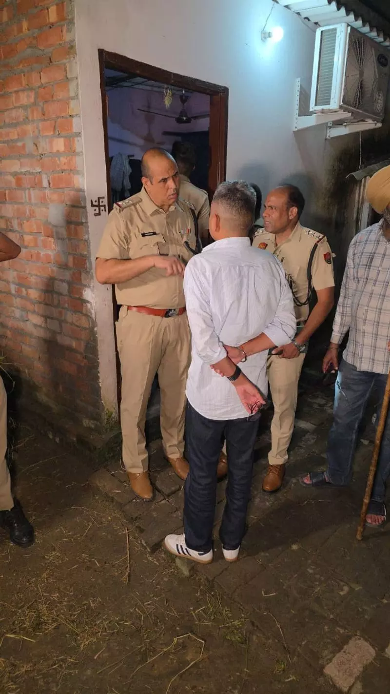 तरौरी में मादक पदार्थ की छापेमारी के दौरान पुलिस दल पर हमला, सब-इंस्पेक्टर घायल तरौरी में मादक पदार्थ की छापेमारी के दौरान पुलिस दल पर हमला, सब-इंस्पेक्टर घायल