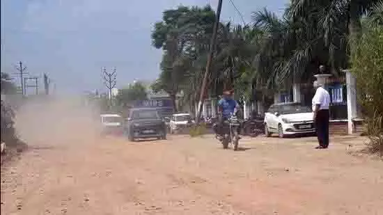 Ghaziabad: राज नगर एक्सटेंशन में 2.7 किलोमीटर लंबी लिंक रोड जर्जर Ghaziabad: राज नगर एक्सटेंशन में 2.7 किलोमीटर लंबी लिंक रोड जर्जर