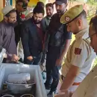 Srinagar: सड़े मांस का गोरखधंधा बेनकाब, पुलिस ने बड़ी खेप की जब्ती की Srinagar: सड़े मांस का गोरखधंधा बेनकाब, पुलिस ने बड़ी खेप की जब्ती की
