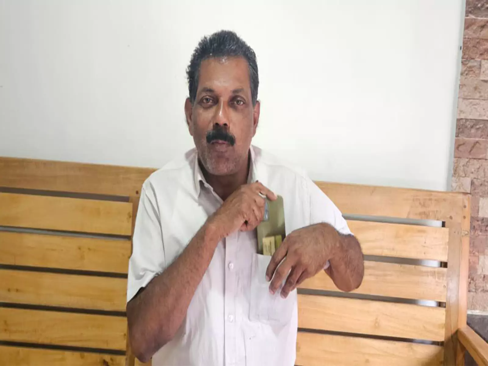 Kerala: वायनाड में कांग्रेस नेता मृत पाए गए Kerala: वायनाड में कांग्रेस नेता मृत पाए गए