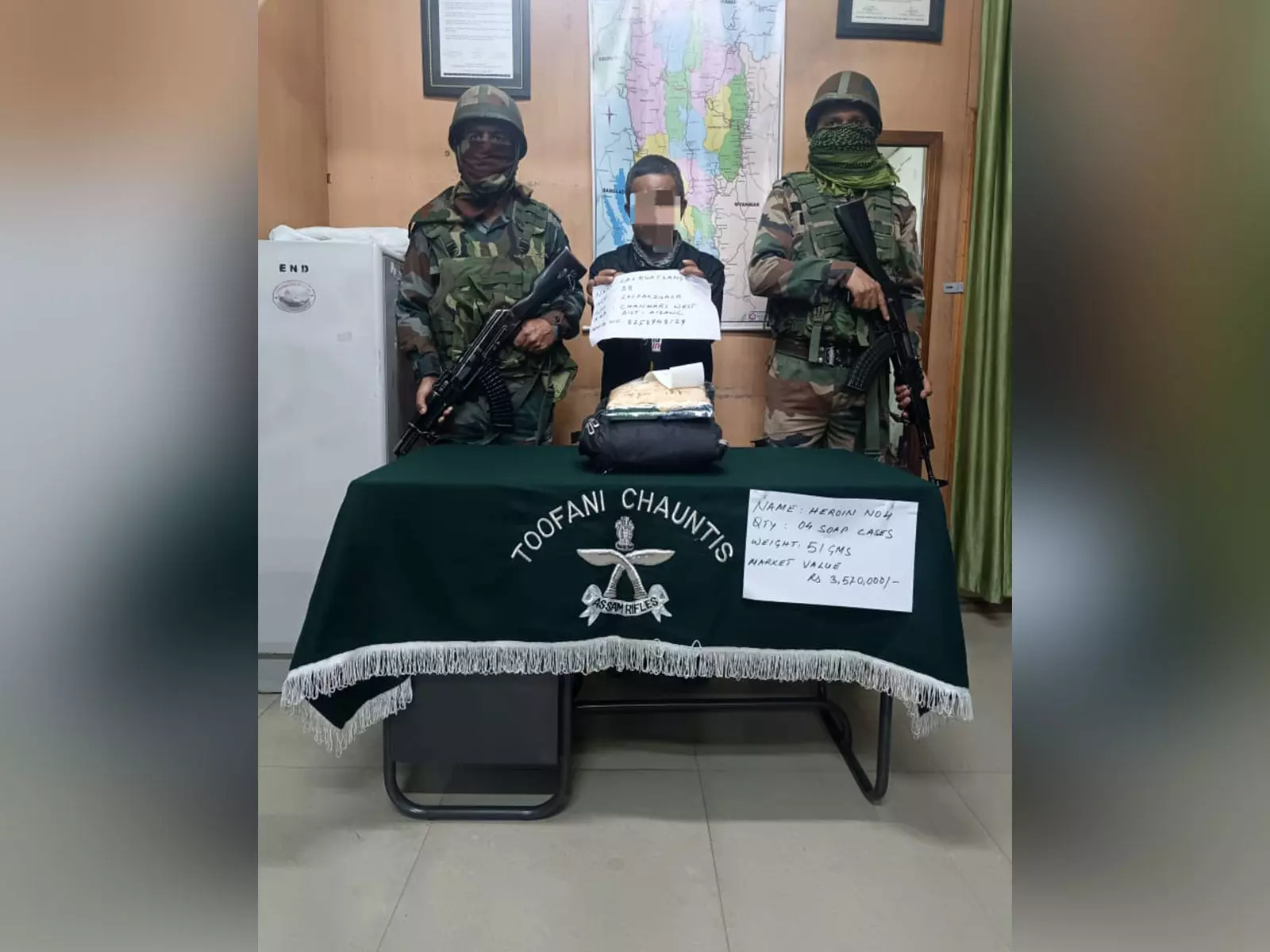 असम राइफल्स ने Aizawl से 35 लाख रुपये की हेरोइन जब्त की, एक गिरफ्तार असम राइफल्स ने Aizawl से 35 लाख रुपये की हेरोइन जब्त की, एक गिरफ्तार