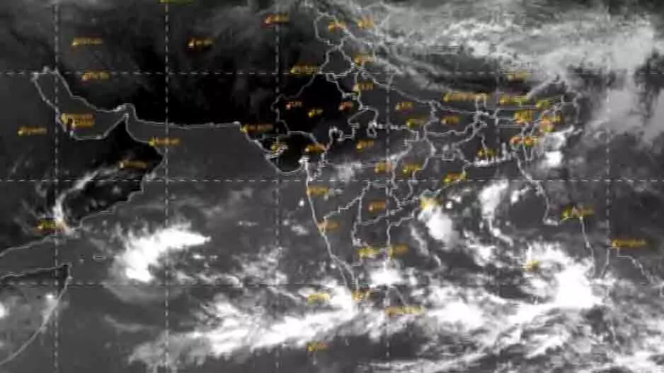 Odisha: चक्रवात का खतरा, बंगाल की खाड़ी में बन रहा है संभावित तूफान Odisha: चक्रवात का खतरा, बंगाल की खाड़ी में बन रहा है संभावित तूफान