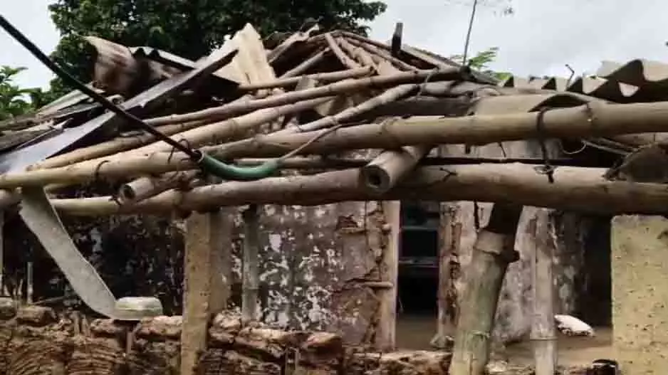 Mayurbhanj: अवैध पटाखा फैक्ट्री में विस्फोट, महिला गंभीर रूप से घायल Mayurbhanj: अवैध पटाखा फैक्ट्री में विस्फोट, महिला गंभीर रूप से घायल