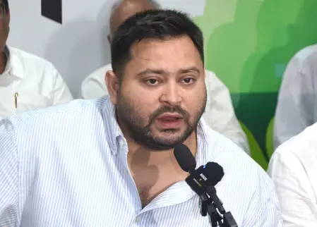 तेजस्वी यादव ने बिहार में हो रहे अपराधों पर घेरा तेजस्वी यादव ने बिहार में हो रहे अपराधों पर घेरा