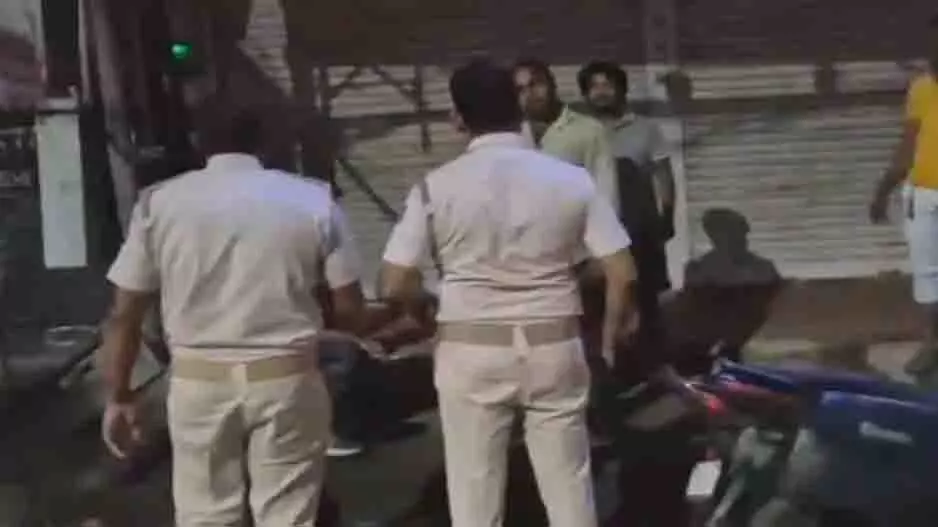 Sambalpur: पुलिस ने त्योहारी सीजन से पहले सुरक्षा कड़ी की Sambalpur: पुलिस ने त्योहारी सीजन से पहले सुरक्षा कड़ी की