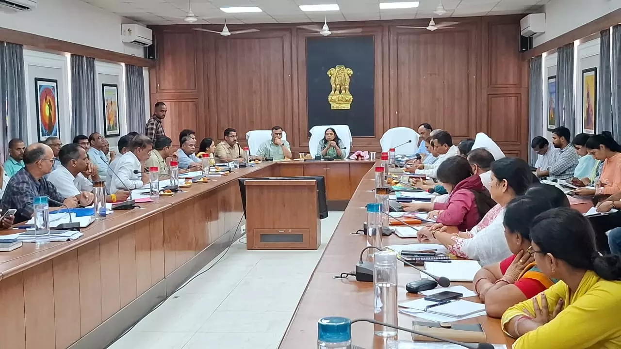 Sikar: संभागीय आयुक्त ने ली जिला स्तरीय समीक्षा बैठक Sikar: संभागीय आयुक्त ने ली जिला स्तरीय समीक्षा बैठक