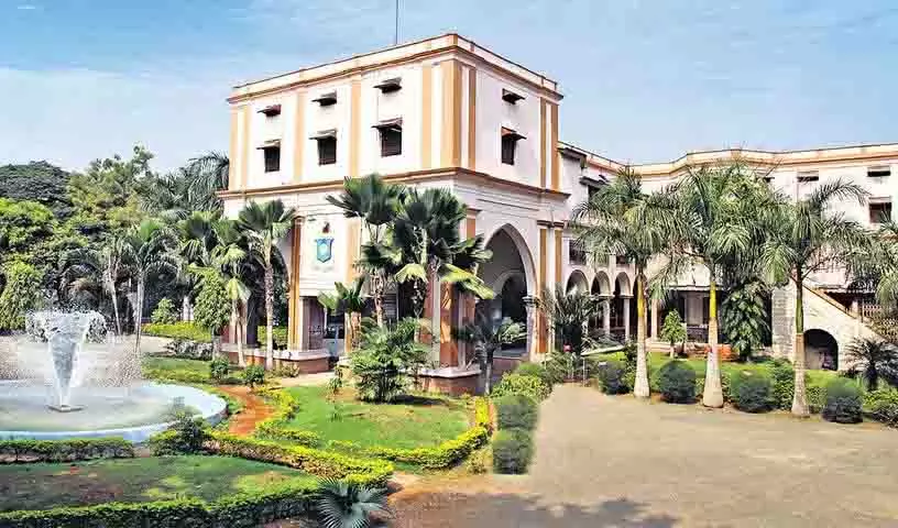 Telangana में छात्र सरकारी डिग्री कॉलेजों से दूरी बना रहे Telangana में छात्र सरकारी डिग्री कॉलेजों से दूरी बना रहे