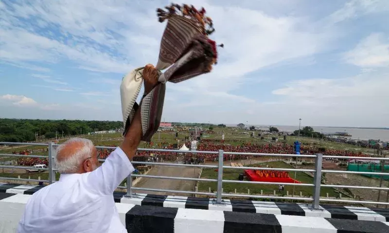 मिश्रित प्रतिक्रियाओं के बीच, PM मोदी मणिपुर में संतुलन साधने के लिए तैयार मिश्रित प्रतिक्रियाओं के बीच, PM मोदी मणिपुर में संतुलन साधने के लिए तैयार