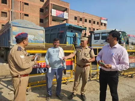 ओवरलोड वाहनों पर कड़ी कार्रवाई, 13 वाहन हुए जब्त, 8.80 लाख रुपए का जुर्माना वसूला ओवरलोड वाहनों पर कड़ी कार्रवाई, 13 वाहन हुए जब्त, 8.80 लाख रुपए का जुर्माना वसूला