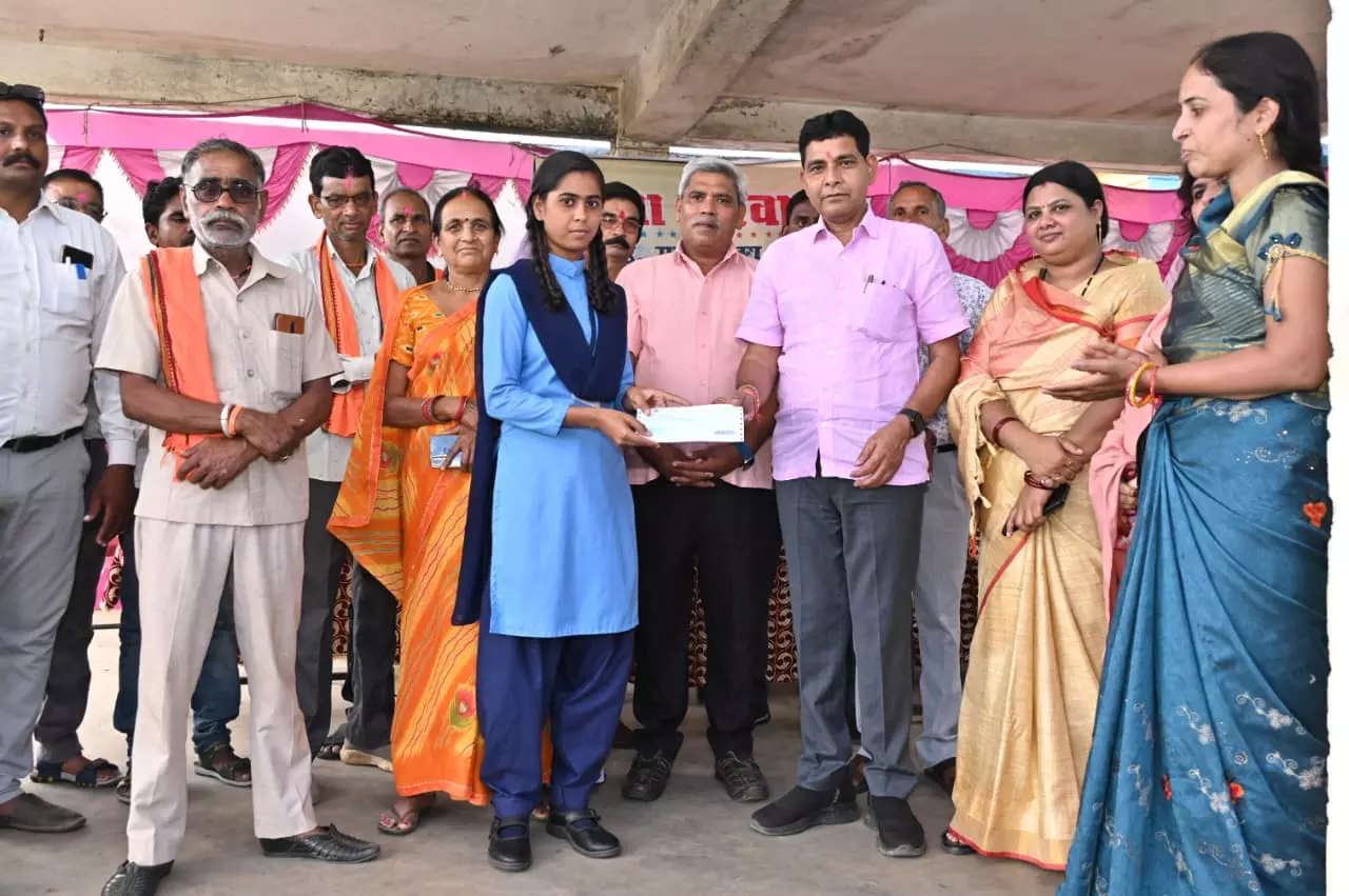 मंजिल तक पहुंचने दृढ निश्चय व ईमानदारी से मेहनत करें : मंत्री वर्मा मंजिल तक पहुंचने दृढ निश्चय व ईमानदारी से मेहनत करें : मंत्री वर्मा